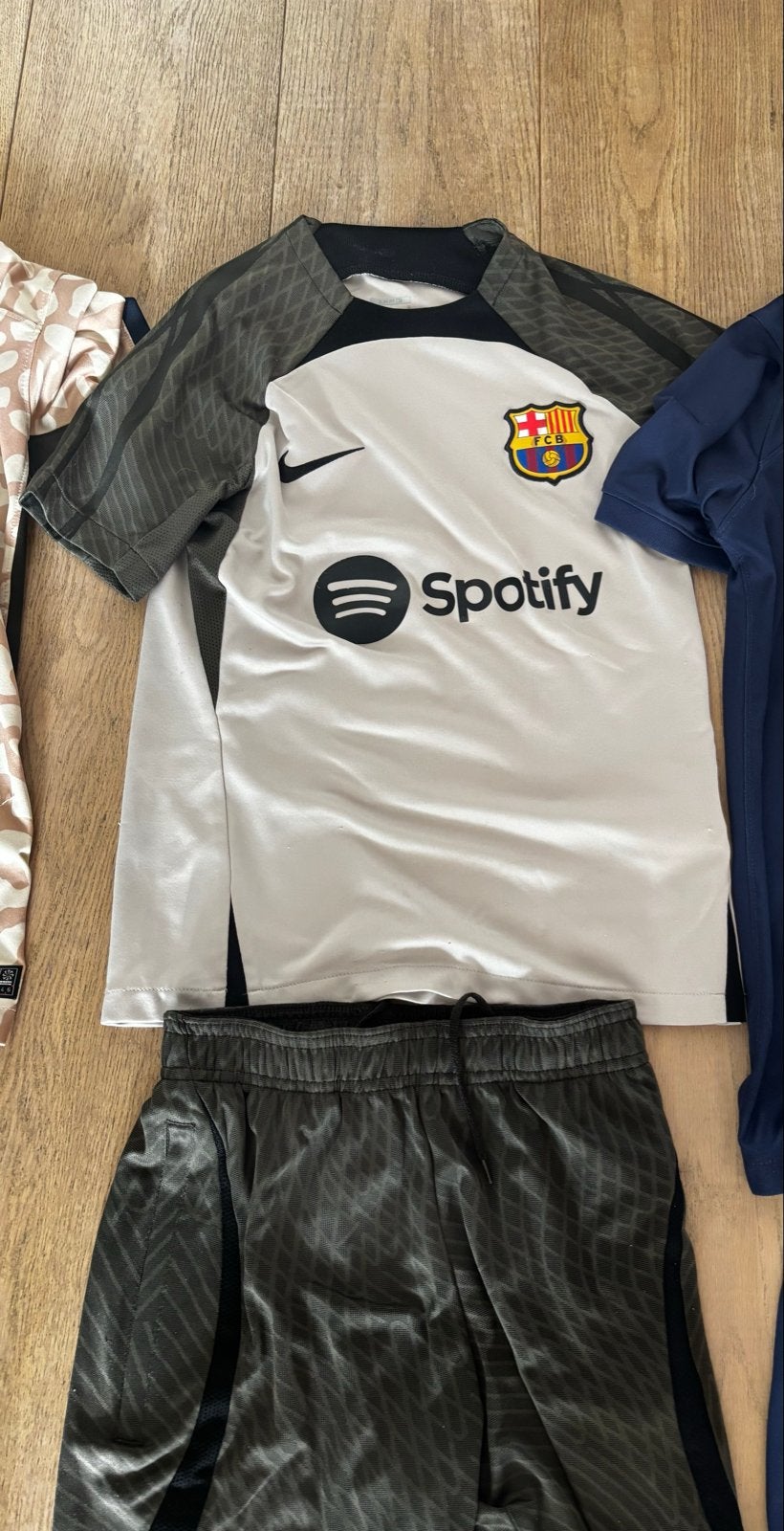 FC Barcelona uitshirt 2022/2023 met bijpassend broekje, Maat 38/40 (M), Wit, Overige typen, Ophalen of Verzenden