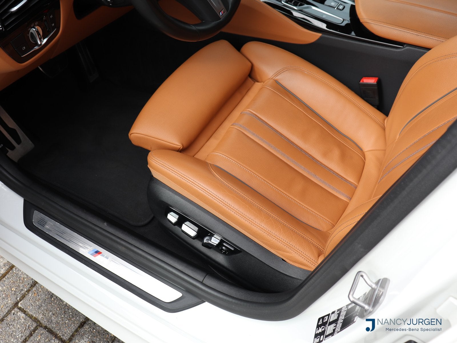 BMW 5 Serie Touring 530i xDrive | 4WD | M-Sport | Pano | Luc, Auto's, 1998 cc, Gebruikt, Wit, Leder