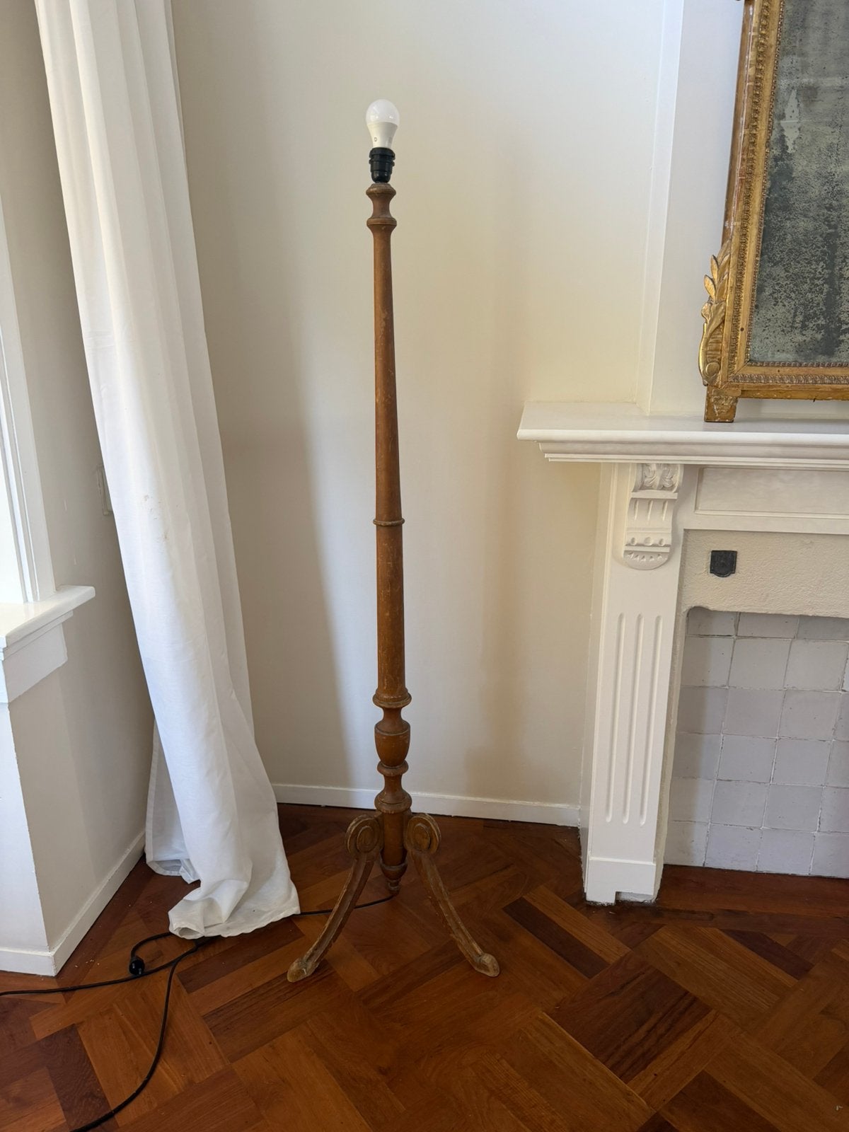 met karakter verweerde houten vloerlamp/standaard, Ophalen, Gebruikt