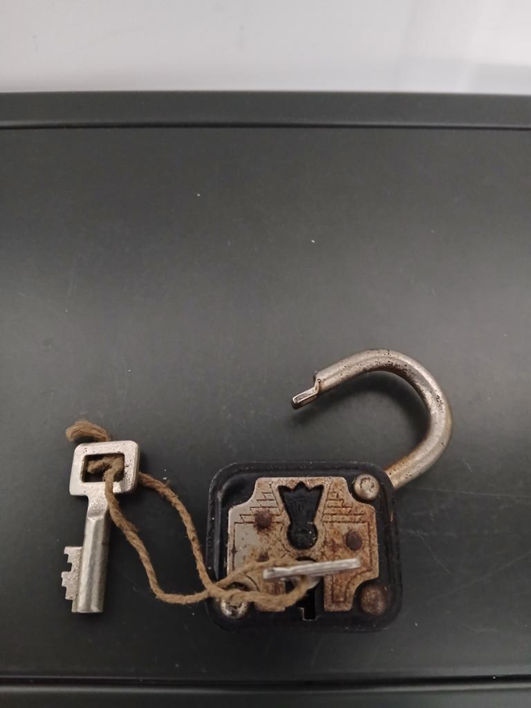 Vintage hangslot met sleutel - Decoratief item, Ophalen of Verzenden