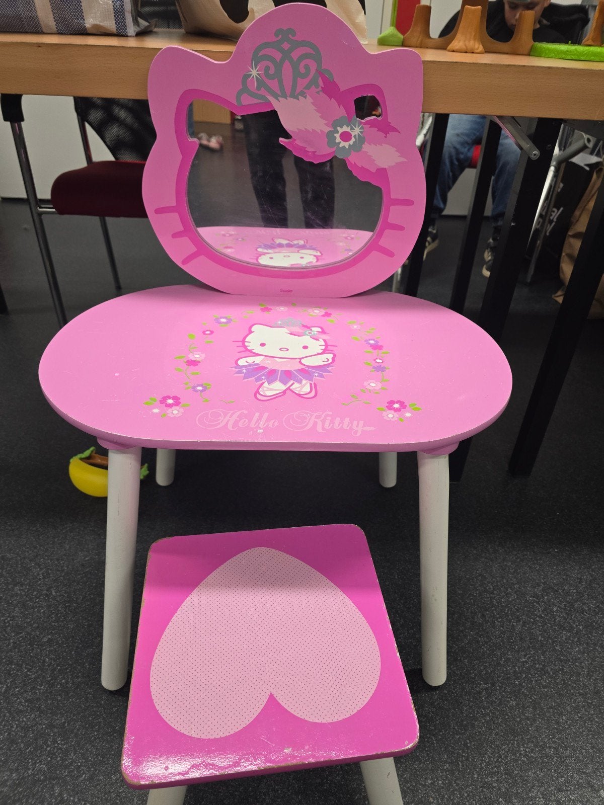 Hello Kitty kaptafel met krukje, Ophalen of Verzenden, Gebruikt, Overige typen
