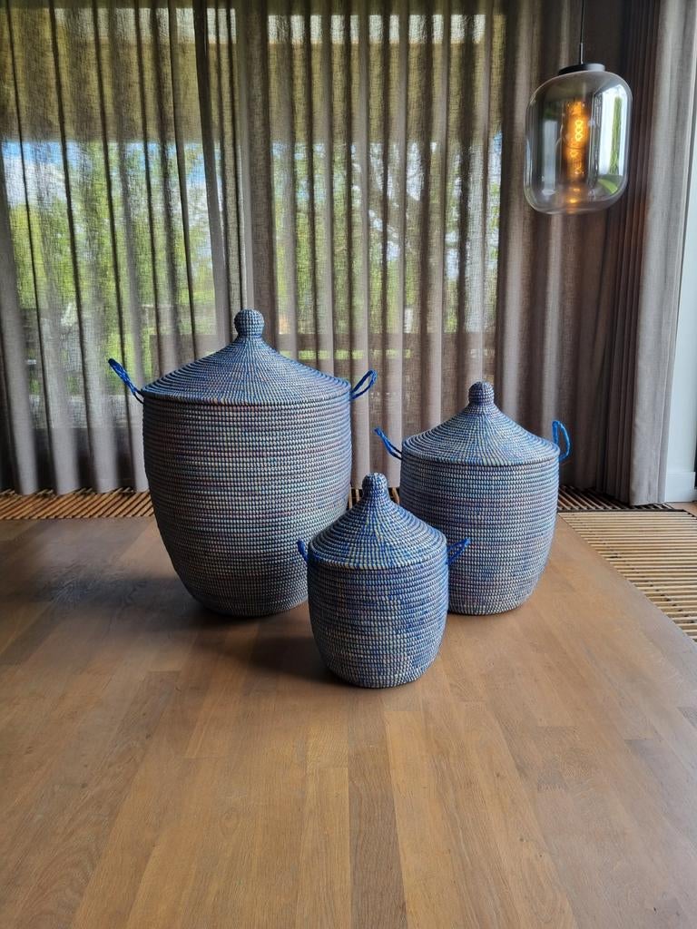 Blauwe afrikaanse zeegras mand handgemaakt fairtrade, Ophalen of Verzenden, Nieuw, Rond, Mand