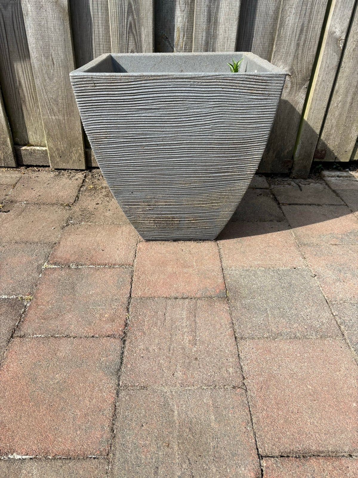 Grijze kunststof bloempot, vierkant, voor binnen/buiten, Tuin en Terras, Bloembakken en Plantenbakken, Ophalen, Kunststof, Gebruikt