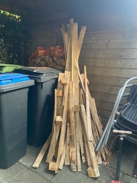 Hout afkomstig van pallet met gedroogd haardhout, Minder dan 3 m³, Ophalen, Overige houtsoorten