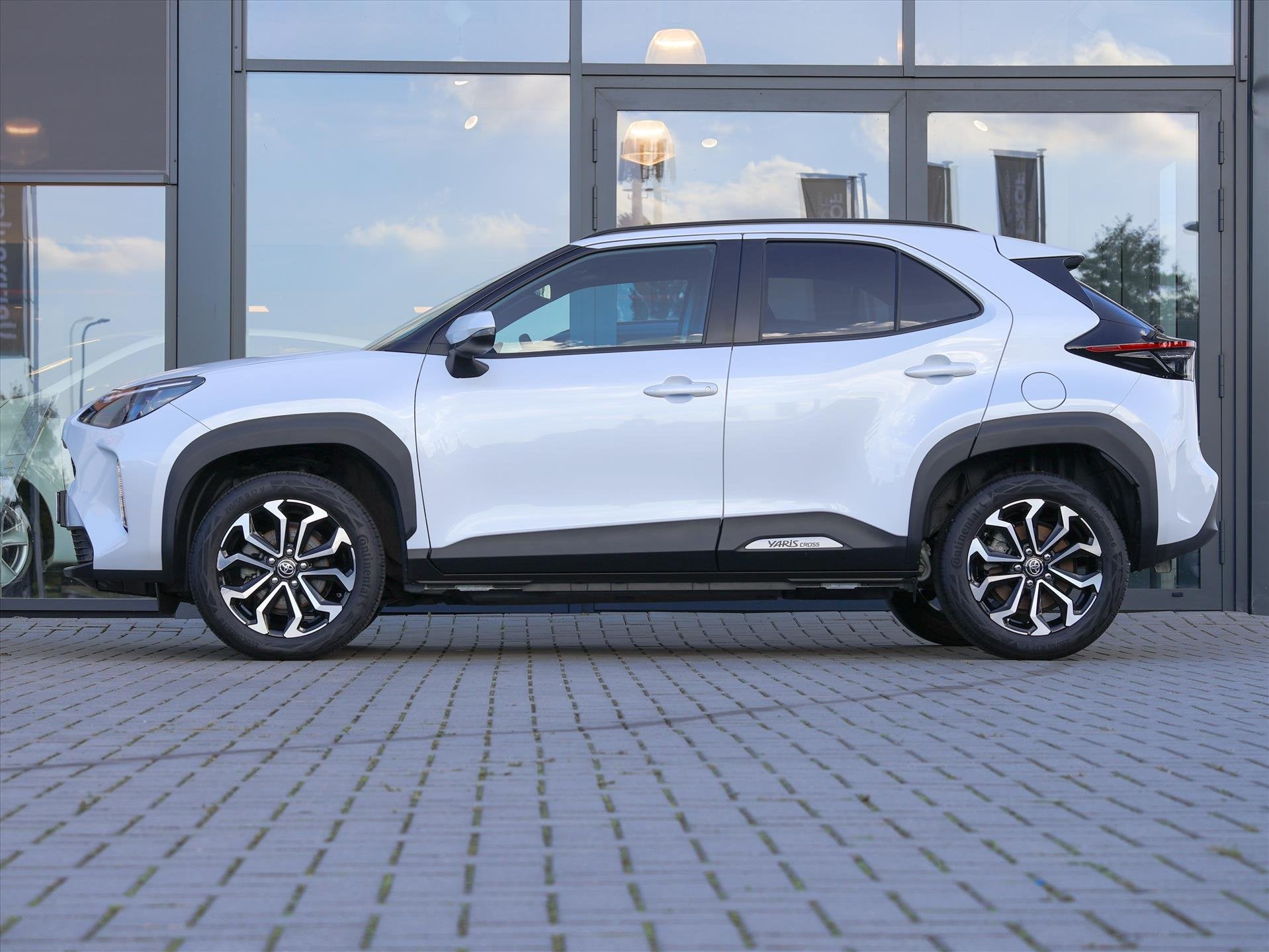 TOYOTA Yaris Cross 1.5 VVT-I Hybrid 116pk CVT Dynamic | Pano, Auto's, Stof, Gebruikt, Wit, 1490 cc