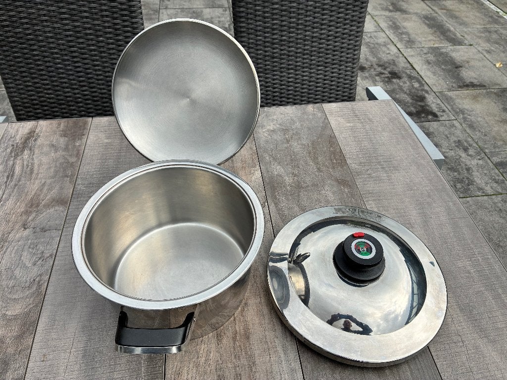 AMC pan 6,4 L met drukdeksel, Krasbestendig, Ophalen of Verzenden, Zo goed als nieuw, Rvs