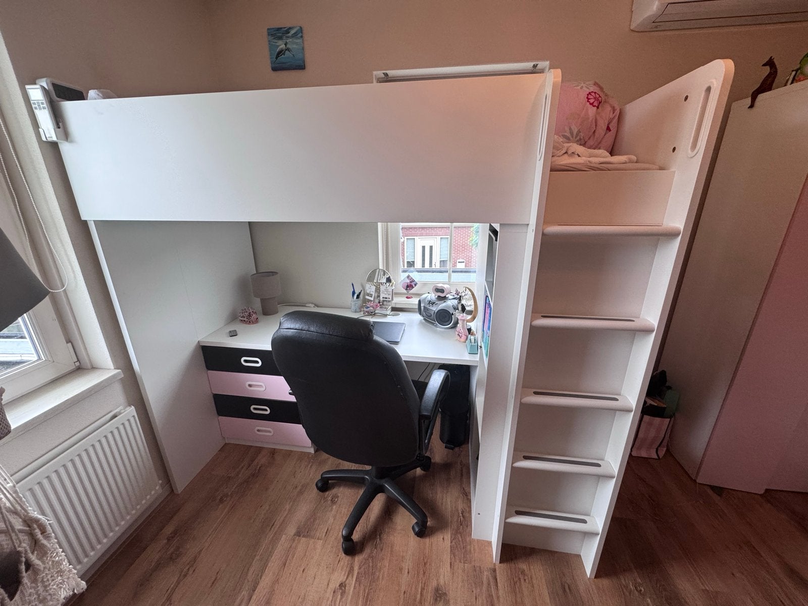 Foto 2 van IKEA SMÅSTAD Hoogslaper met bureau, kast en matras