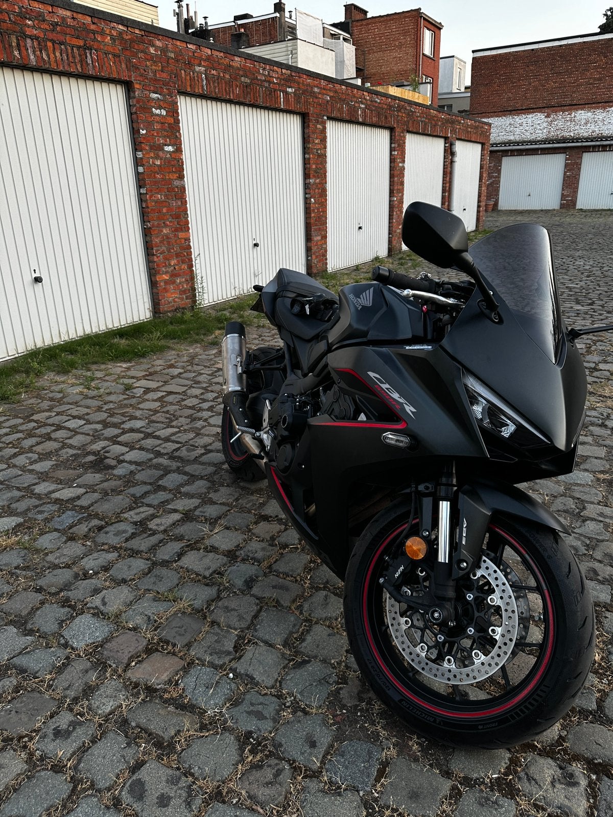 Honda cbr650r 2025 garantie tot 2030 met arrow uitlaat, Motoren, 649 cc, Sport, Minimaal motorrijbewijs A2, Handgeschakeld