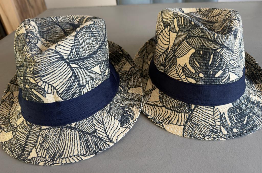 2 dezelfde nieuwe hoedjes, leuk voor vader en zoon !, Ophalen of Verzenden, Nieuw, Hoed
