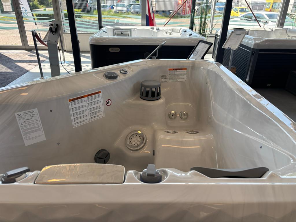 MasterSpa TS 240 Jacuzzi speciaal voor in een hoek, Tuin en Terras, Ophalen, Filter, Nieuw, Inbouw