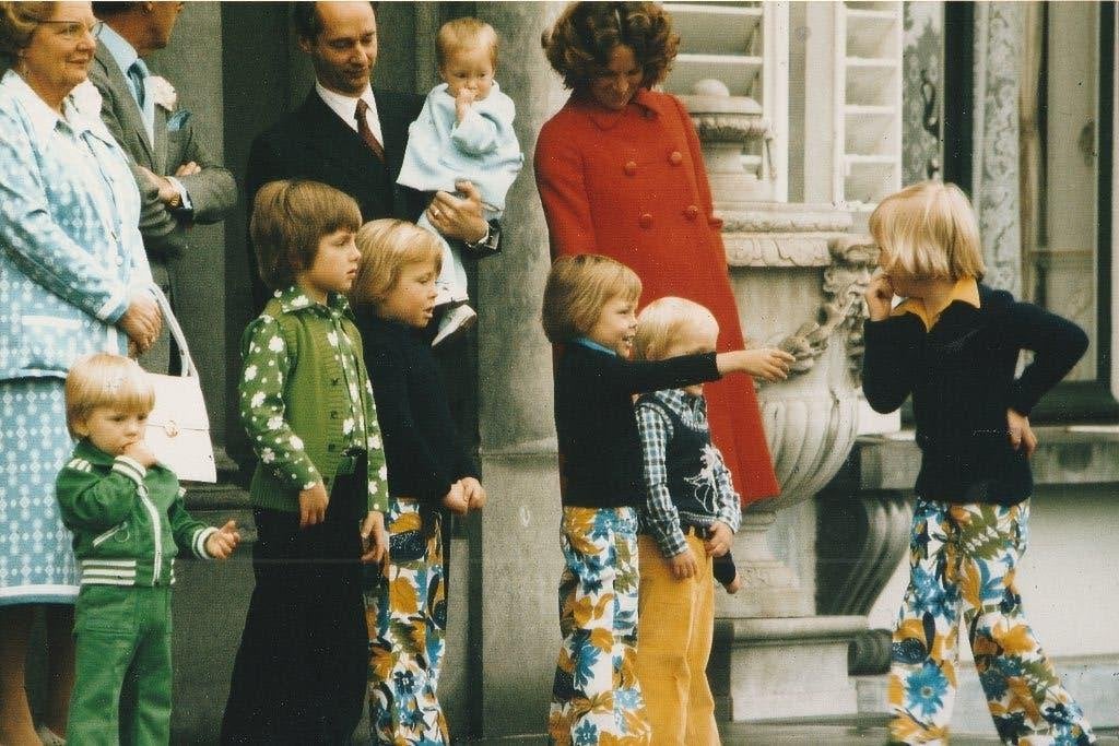 Persfoto's 10 stuks koninklijk huis prinsjes 1974-1975, Verzenden, Zo goed als nieuw, Nederland, Kaart, Foto of Prent