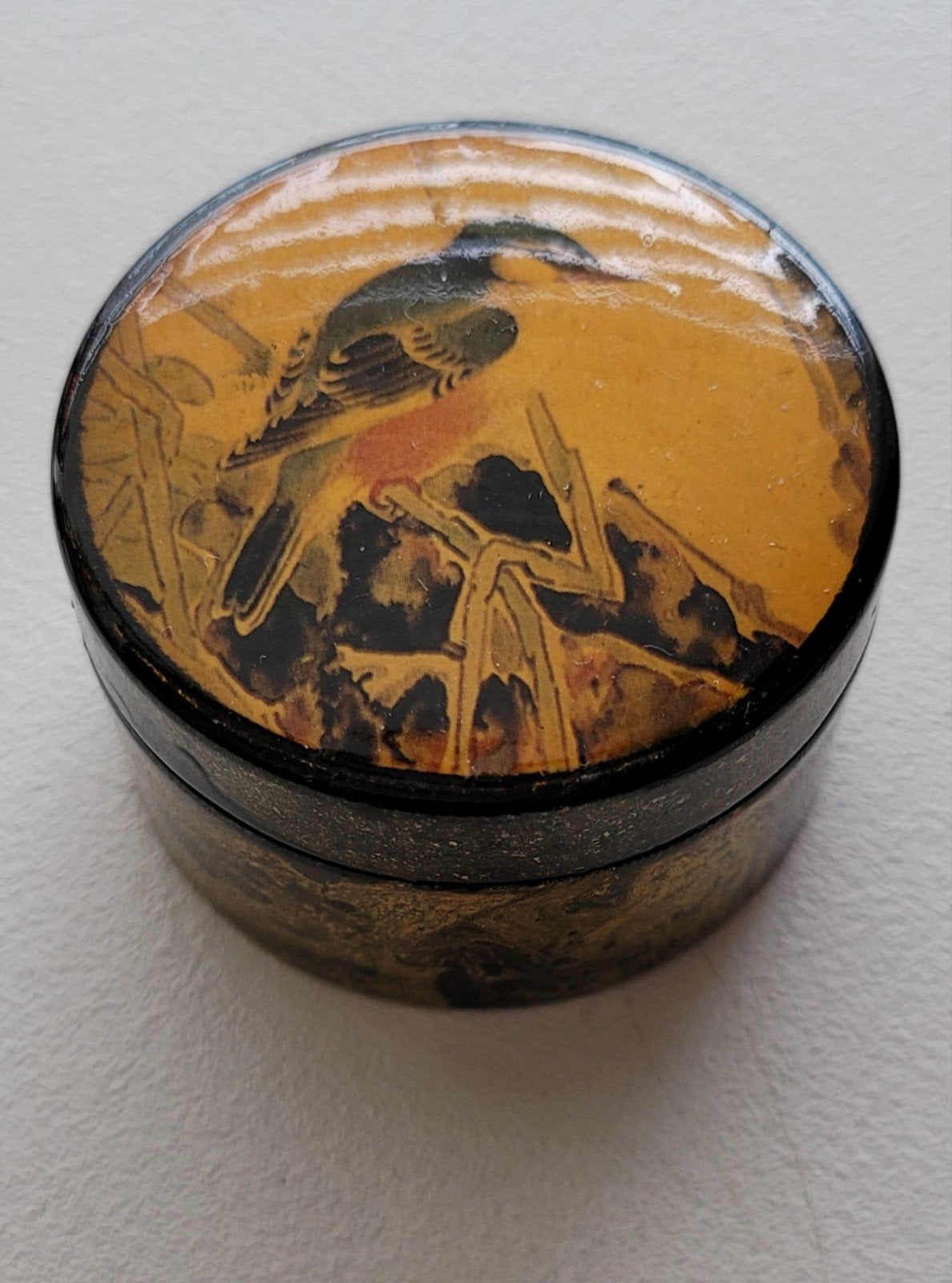 Aziatisch Lakdoosje, Snuisterijen of Pillendoosje
Handgeschi, Sieraden, Tassen en Uiterlijk, Ophalen of Verzenden, Overige materialen