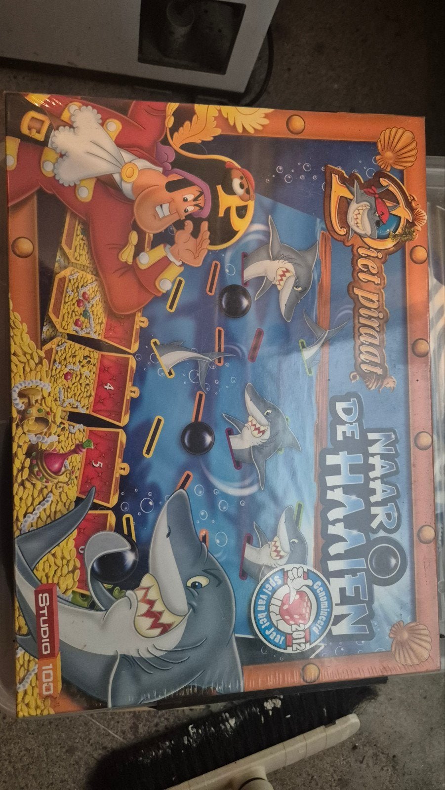 Gezelschapspellen. Piet piraat naar de haaien, Een of twee spelers, Ophalen of Verzenden, Nieuw, Studio 100