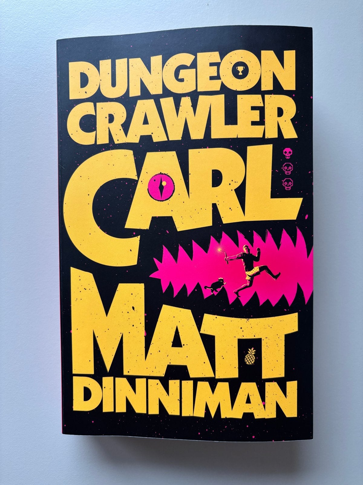Dungeon Crawler Carl - Matt Dinniman (Nieuwstaat), Ophalen of Verzenden, Zo goed als nieuw