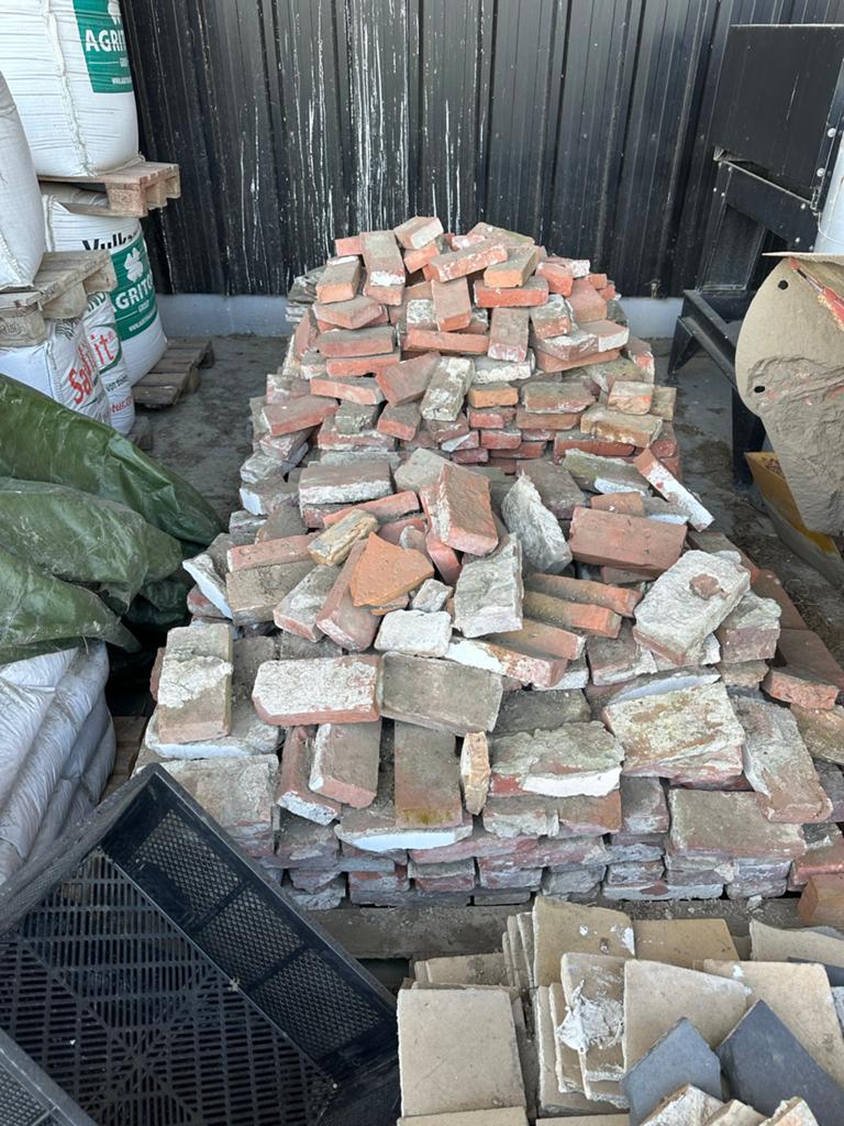 Oude stenen en tegels - 4 pallets t.e.a.b., Ophalen, Zo goed als nieuw