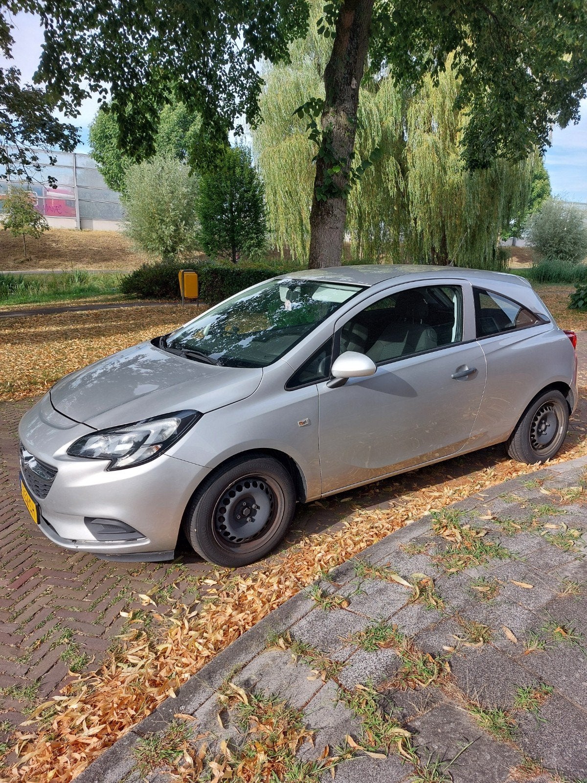 OPEL CORSA E. 1.2   2016, Handgeschakeld, Particulier, Zilver of Grijs, Corsa