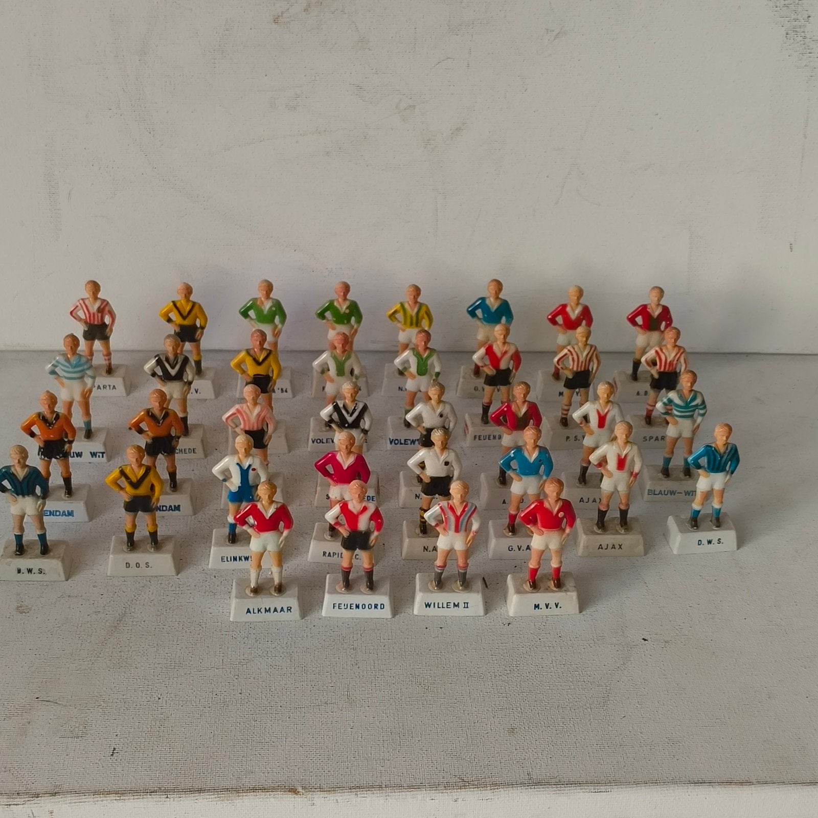 36 miniatuur voetballers jaren 50/60 (Coca Cola), Ophalen of Verzenden, Gebruikt, Overige binnenlandse clubs, Beeldje of Poppetje