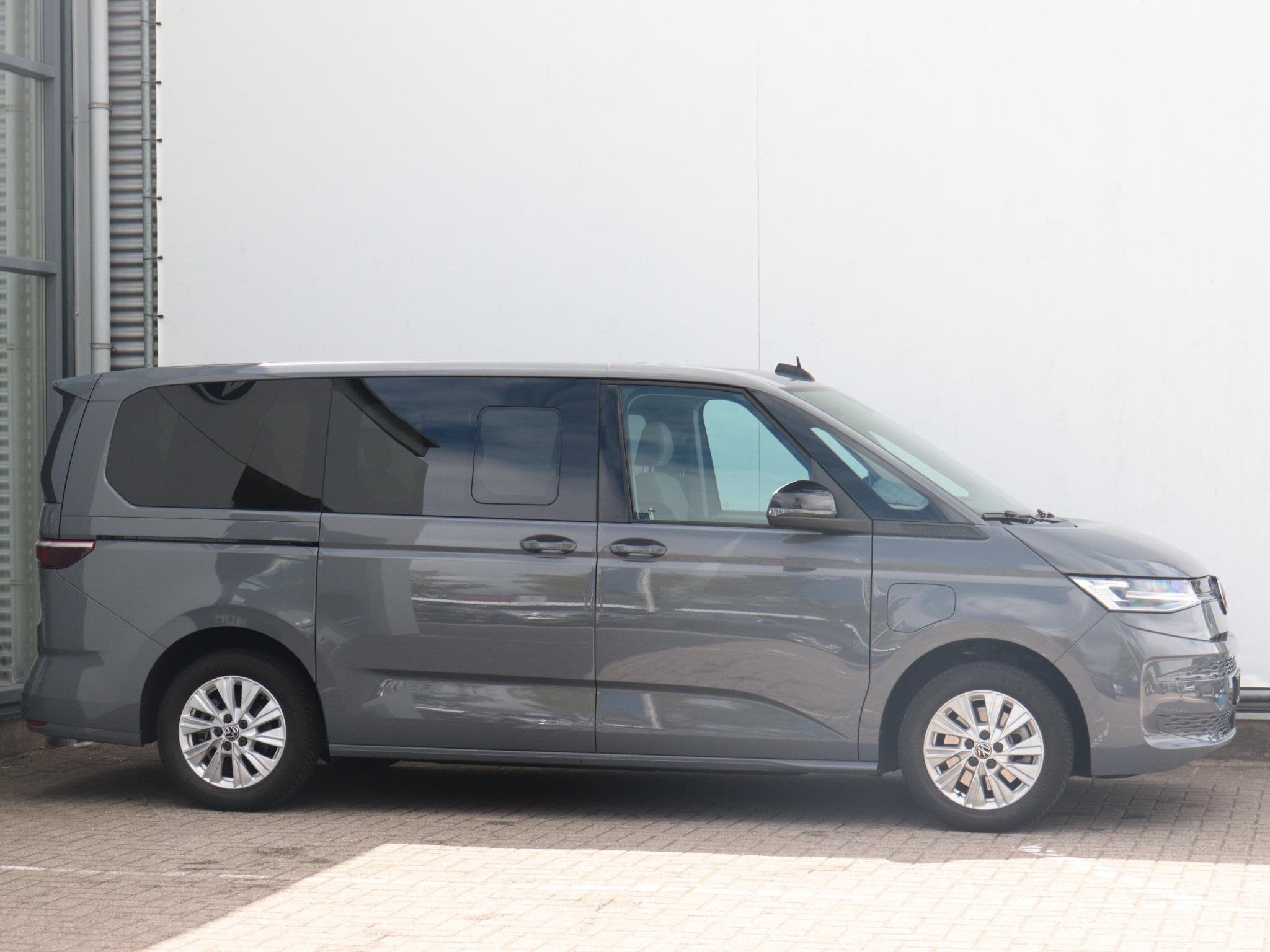 Volkswagen Multivan 1.4 eHybrid L2H1 Style | Trekhaak | Pano, Stof, Gebruikt, Euro 6, Automatische klimaatregeling