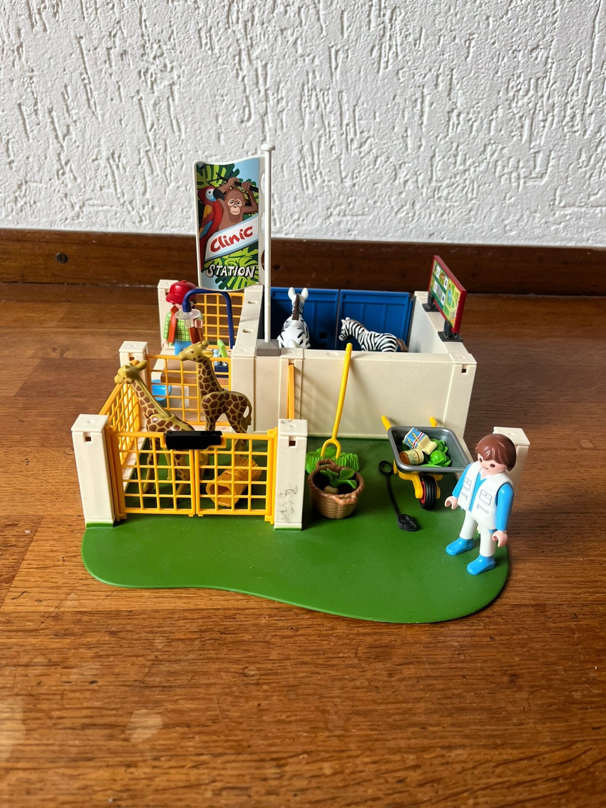 Playmobil Superset Verzorgingstation - 4009, Kinderen en Baby's, Speelgoed | Playmobil, Ophalen, Zo goed als nieuw