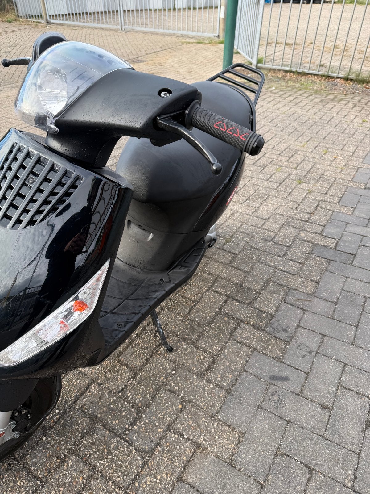 Foto 3 van Piaggio Zip 2takt geel kenteken