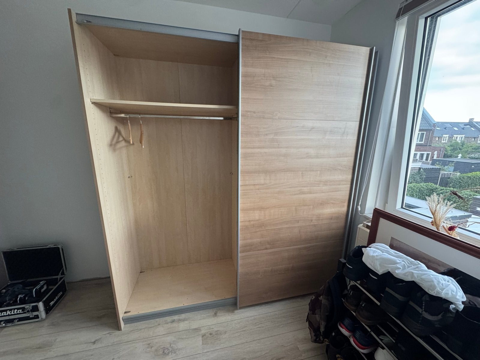 Ruime kledingkast met schuifdeuren, Ophalen, Met deur(en), 200 cm of meer, 150 tot 200 cm