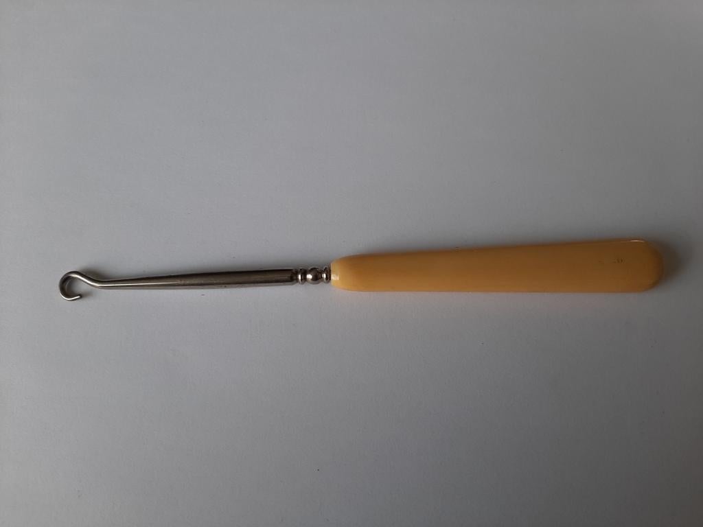 Antieke knoophaak, corsethaak, handschoenenhaak Engeland., Ophalen of Verzenden