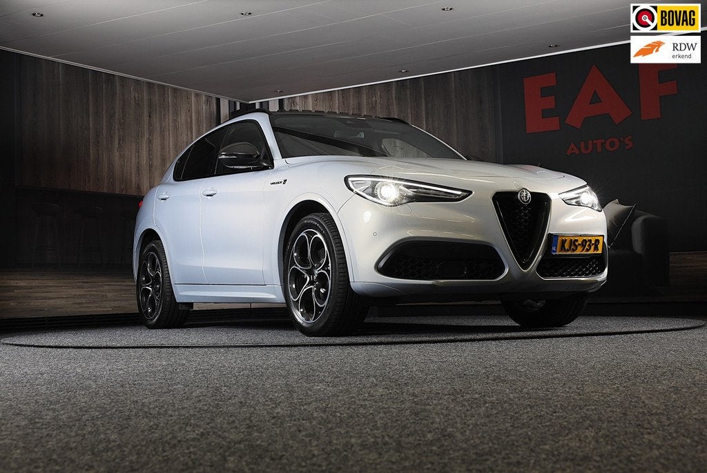 Alfa Romeo STELVIO 2.0 T AWD Veloce Ti / Carbon / Acc / Lane, Auto's, Alfa Romeo, Automaat, 4 cilinders, Bedrijf, Vierwielaandrijving