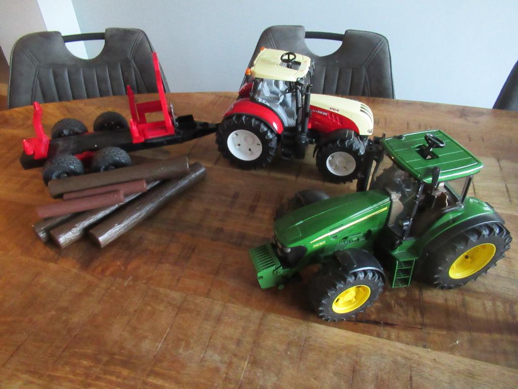 Bruder Tractor Trekker Styr boomstammenkar + John Deere 7930, Kinderen en Baby's, Speelgoed | Speelgoedvoertuigen, Ophalen of Verzenden