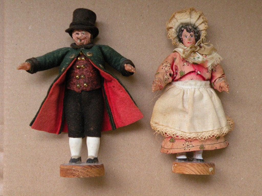 Poppen in Biedermeier/Victoriaanse kledij. Vintage., Ophalen of Verzenden, Zo goed als nieuw, Pop