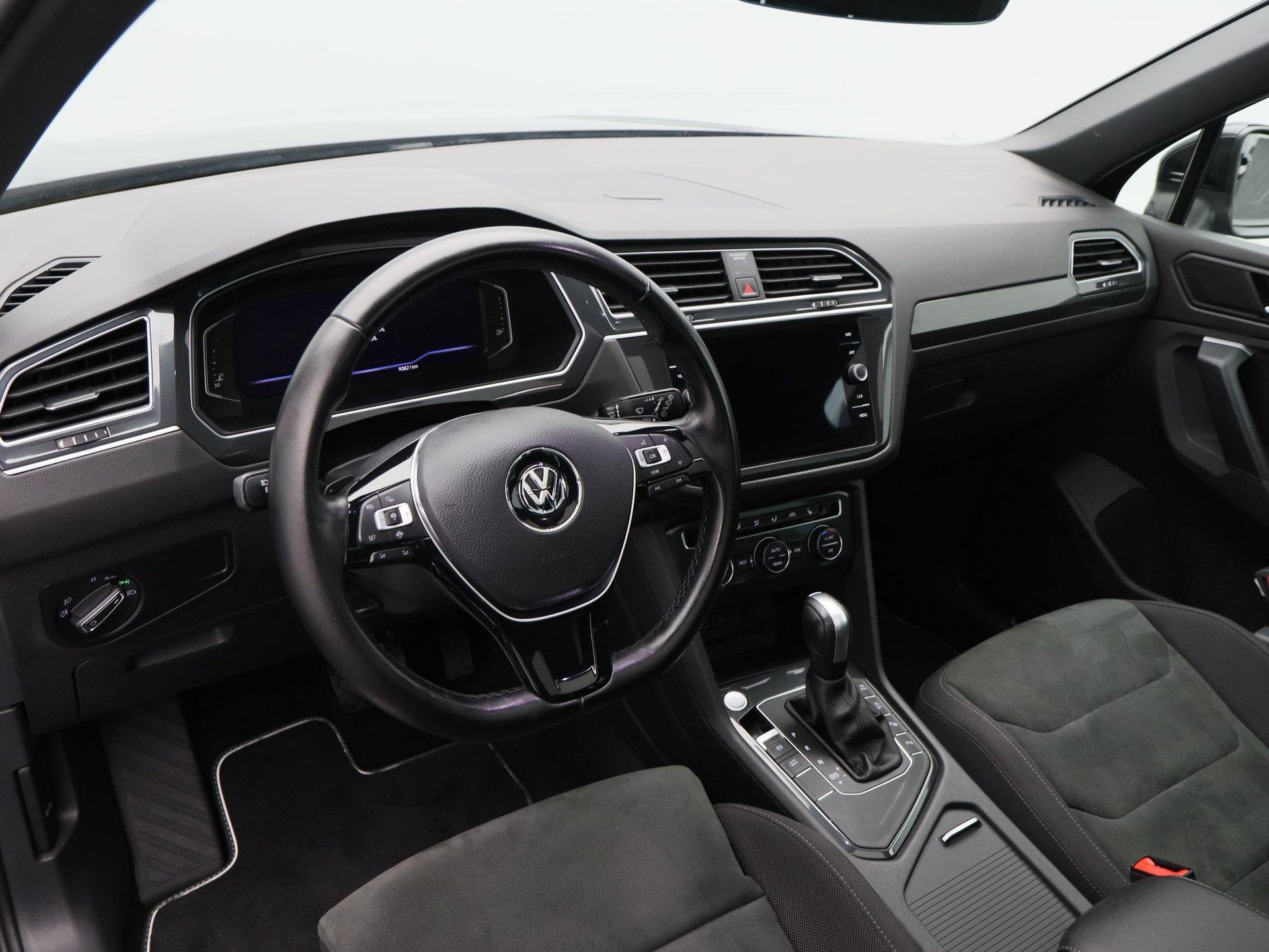 Volkswagen Tiguan 1.5 TSi 150 Pk Automaat R-Line | Stoelverw, Auto's, Dealer onderhouden, 150 pk, Zwart, Origineel Nederlands
