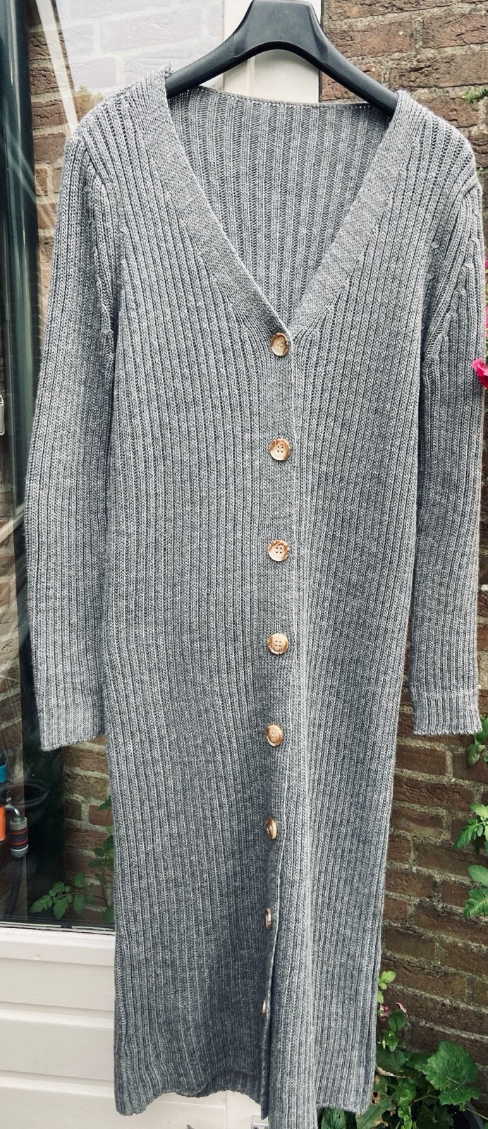 Lang grijs vest met opvallende knopen, maat 42-44, Kleding | Dames, Ophalen of Verzenden, Zo goed als nieuw, Maat 42/44 (L), Grijs