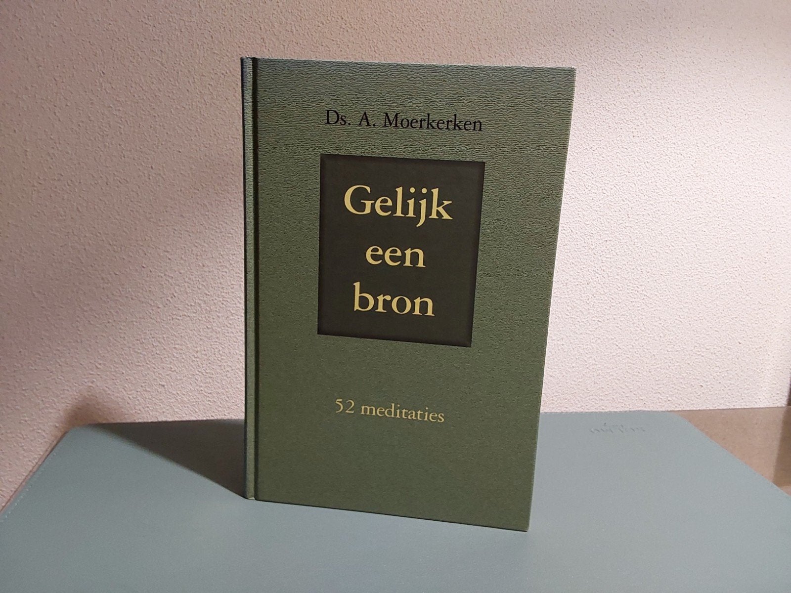 Ds.A. Moerkerken / gelijk een Bron, Boeken, Godsdienst en Theologie, A. Moerkerken, Christendom | Protestants, Ophalen of Verzenden