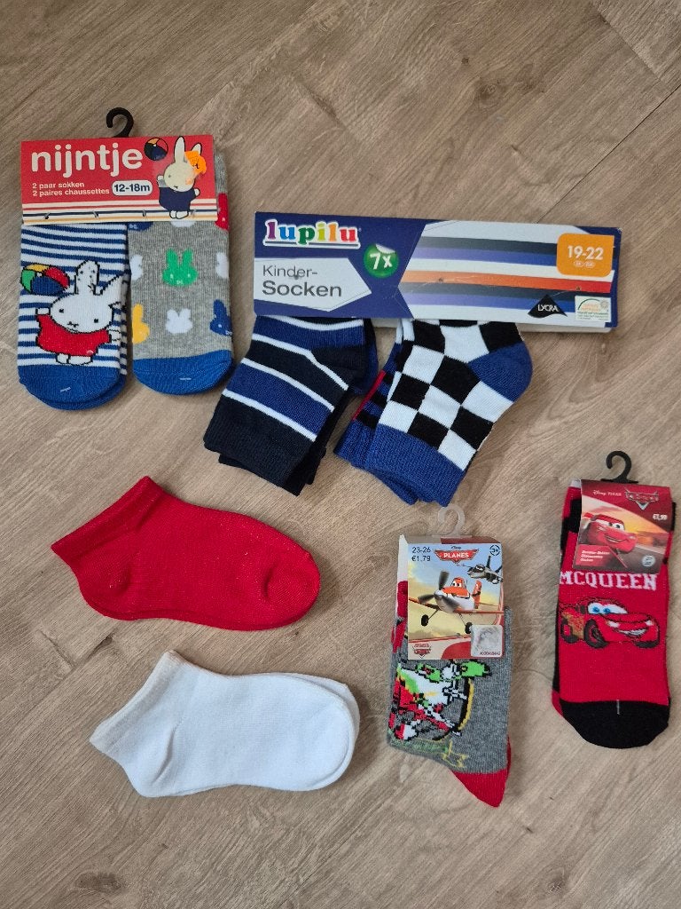 Te koop nieuwe sokjes 12 paar maat 19 tot 30, Nieuw, Ophalen of Verzenden, Sokjes, Jongetje