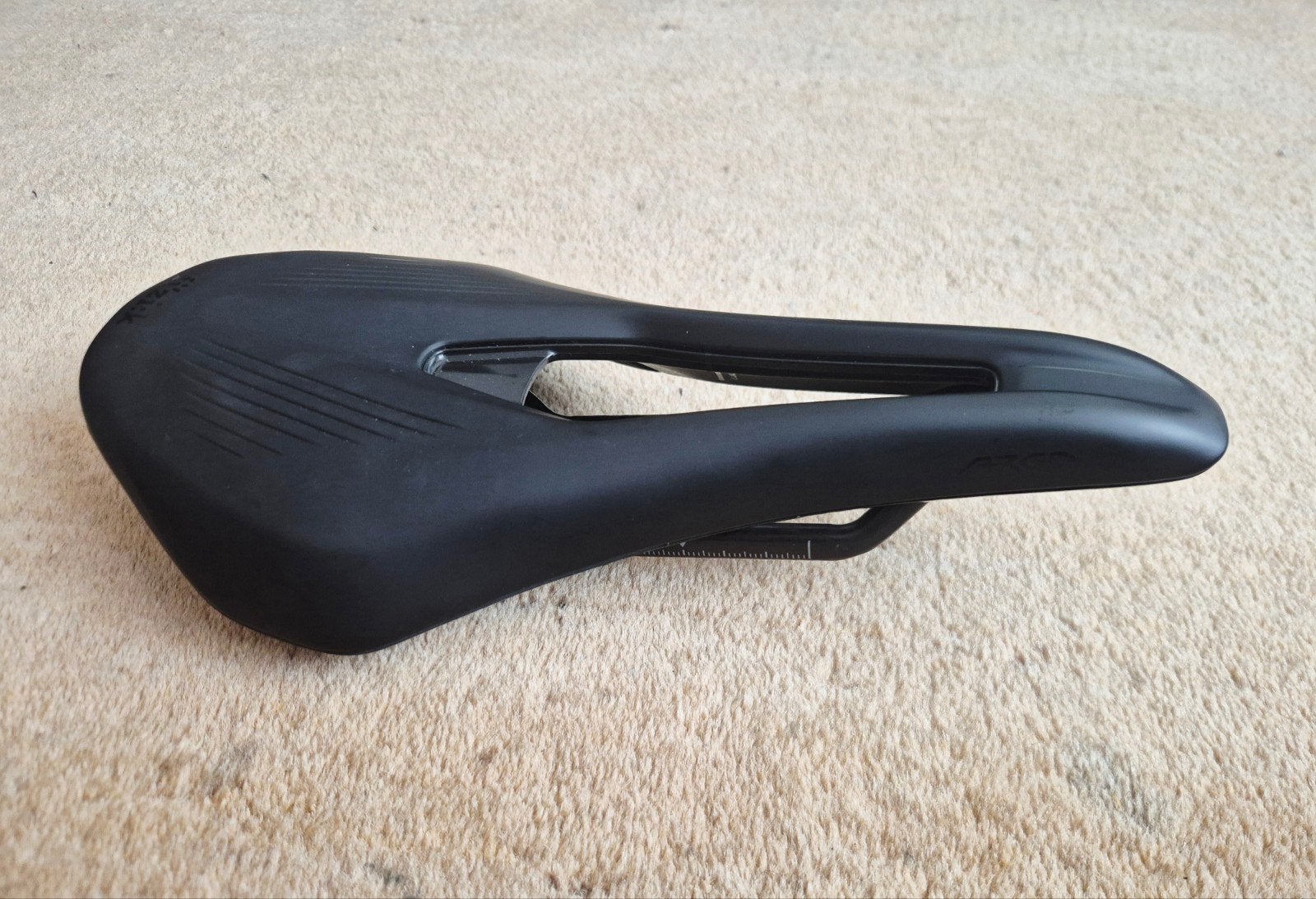Fizik Vento Argo R1 nieuw carbon zadel 140mm, Carbon, Nieuw, Meer dan 20 versnellingen, Ophalen