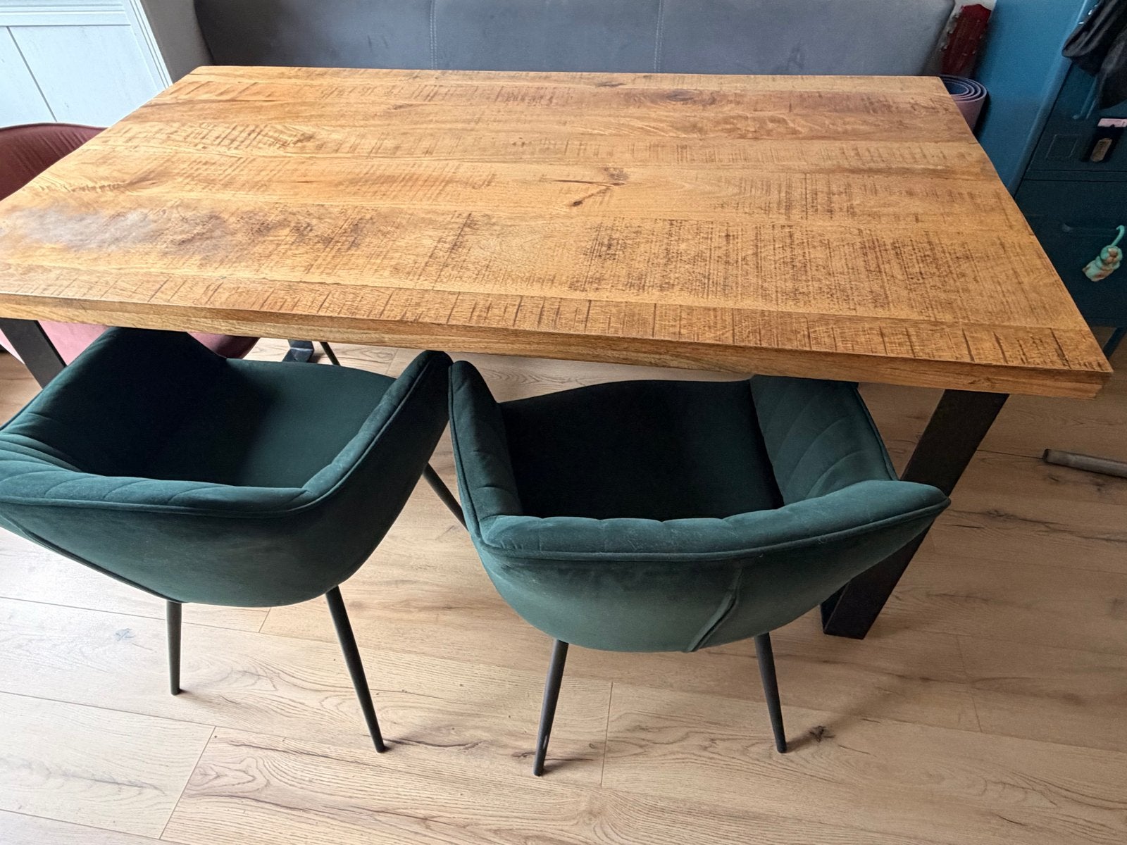 Mango Houten Eettafel (Loods 5) met 4 Velvet Stoelen, Huis en Inrichting, Ophalen, Gebruikt, 50 tot 100 cm, 150 tot 200 cm