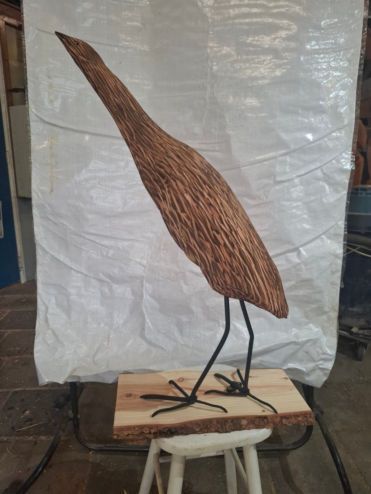 Roerdomp beeld van douglas hout met stalen poten, Ophalen, 50 - 100 cm, Beeld, Hout