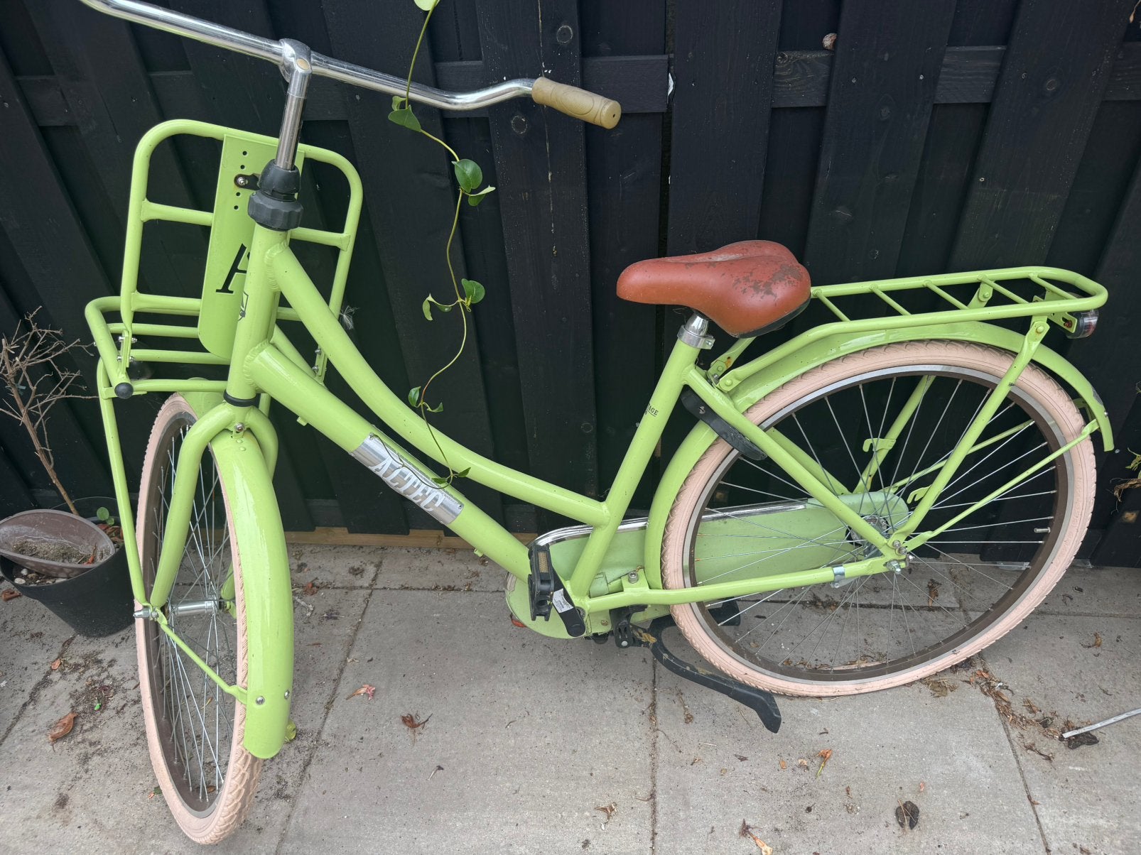 28 inch stadfiets altec replay reinders monnalisa, Fietsen en Brommers, Ophalen of Verzenden, Zo goed als nieuw, Overige merken