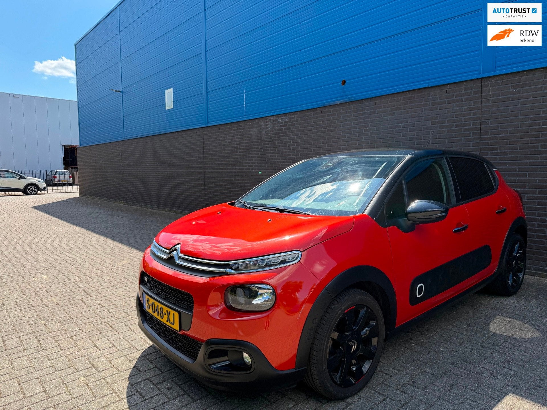 Citroen C3 1.2 PureTech Shine | Panoramadak | 17” LM Velge, 450 kg, Euro 6, 82 pk, 450 kg