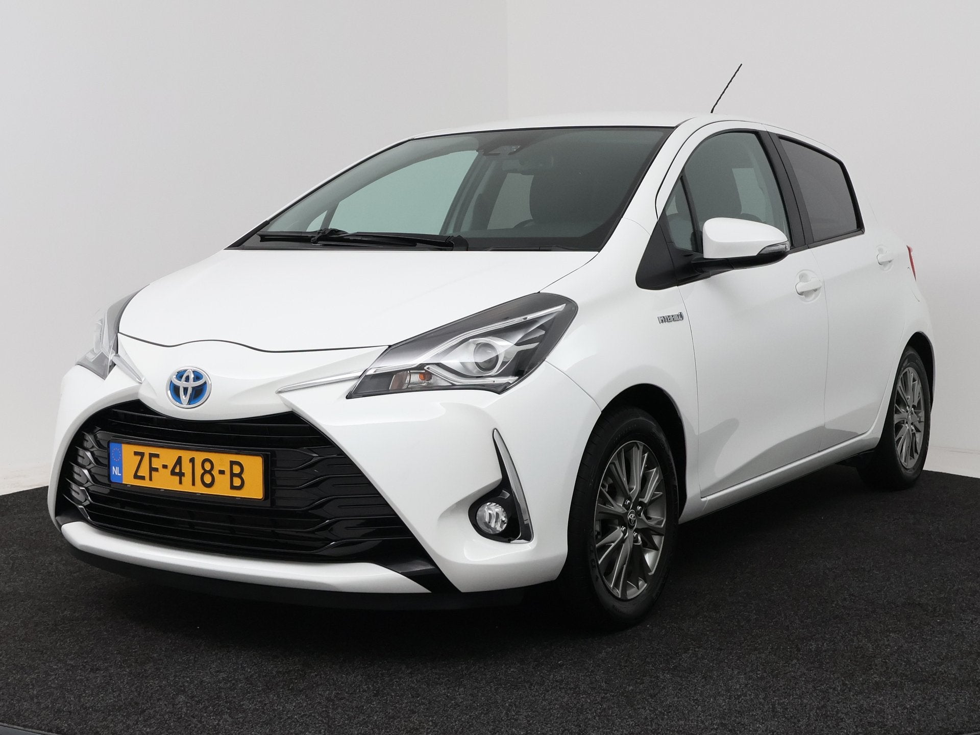 Toyota Yaris 1.5 Hybrid Dynamic | Trekhaak | Navigatie | Par, Auto's, Toyota, 12 maanden, 4 cilinders, Wit, Origineel Nederlands