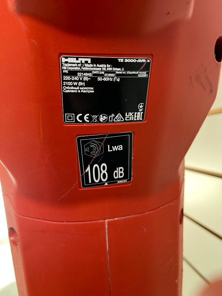 Foto 3 van Hilti TE 3000 - AVR Breekhamer Sloophamer + 2 Beitels