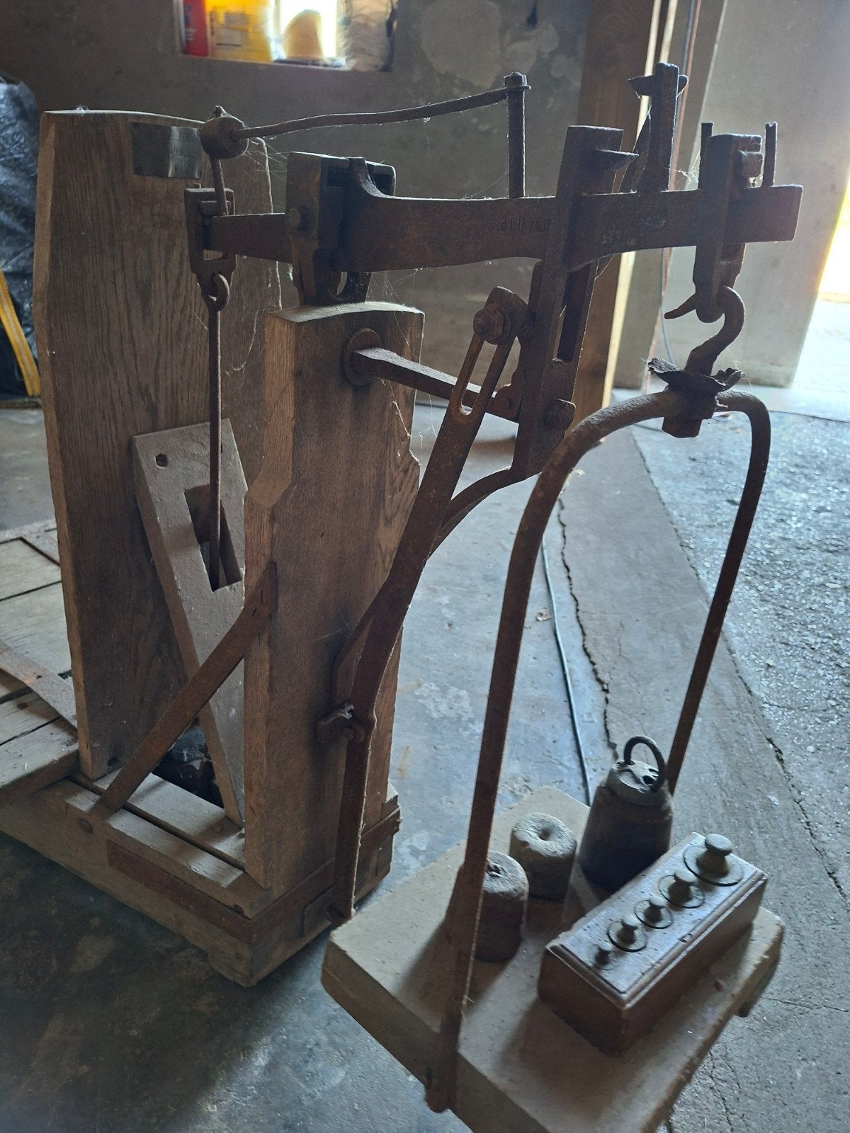 antieke vloerweegschaal  bascule, Antiek en Kunst, Antiek | Gereedschap en Instrumenten, Ophalen