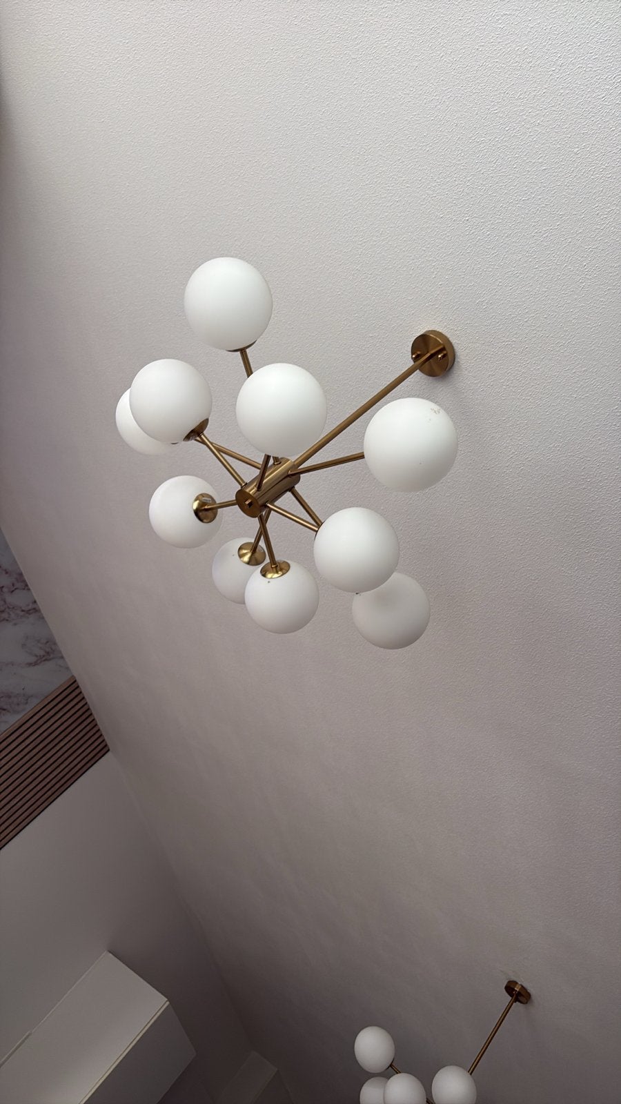 Moderne Sputnik Kroonluchter met Melkglas Bollen, Ophalen of Verzenden, Zo goed als nieuw, Metaal, E14 (klein)