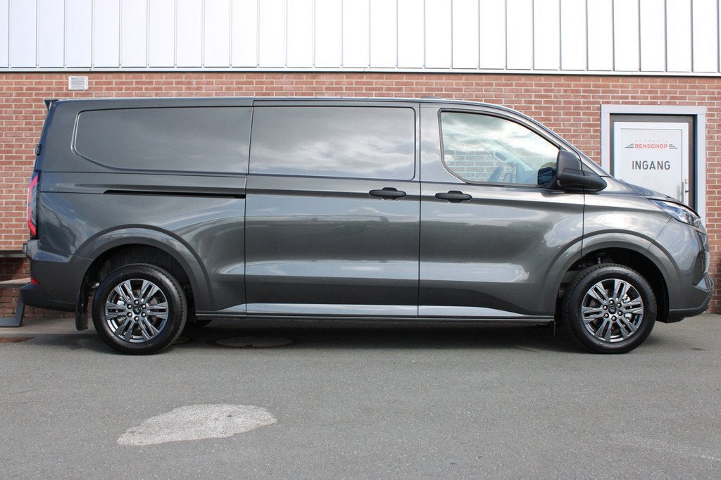 Ford E-Transit Cust. 340 L2H1 Trend 71 kWh |17-INCH|STUUR+ST, Auto's, Bestelauto's, Automaat, 12 maanden, Gebruikt, Zwart