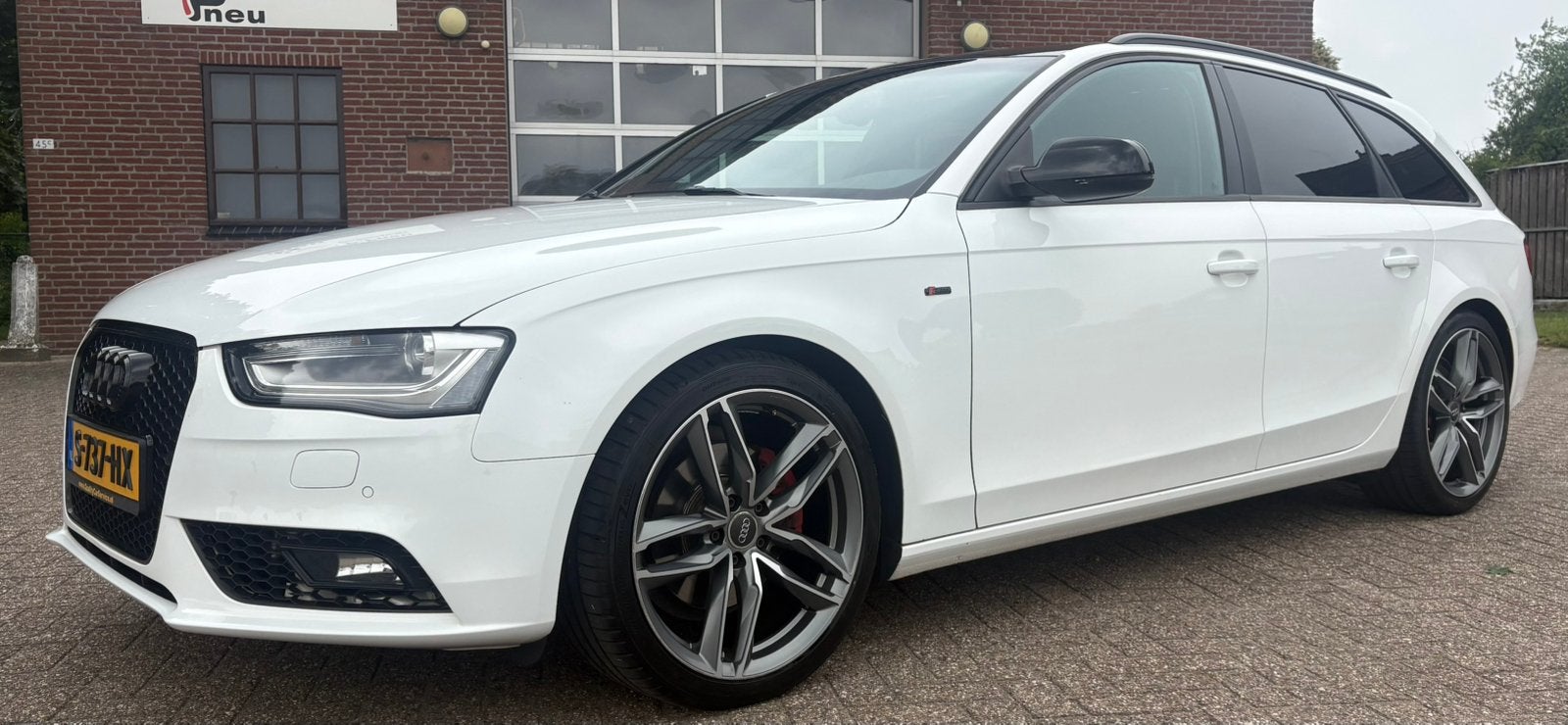 Audi A4 1.8 Tfsi avant Quattro S line - Uniek 2012 b8.5, 15 km/l, Navigatiesysteem, Zwart, 4 cilinders