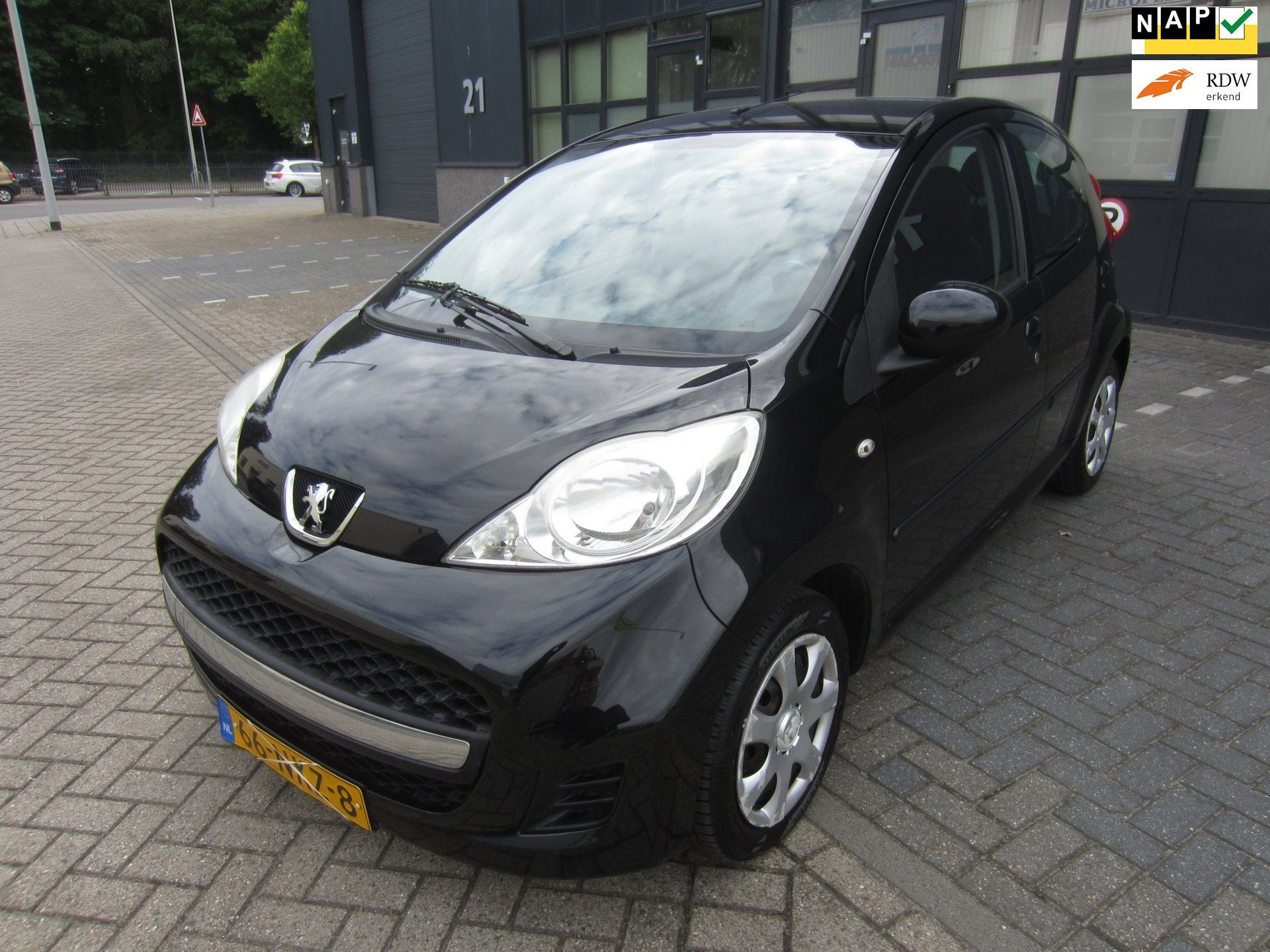 Peugeot 107 1.0-12V XS 2010 Airco 5-Deurs NAP! APK!, Voorwielaandrijving, Gebruikt, 4 stoelen, Origineel Nederlands
