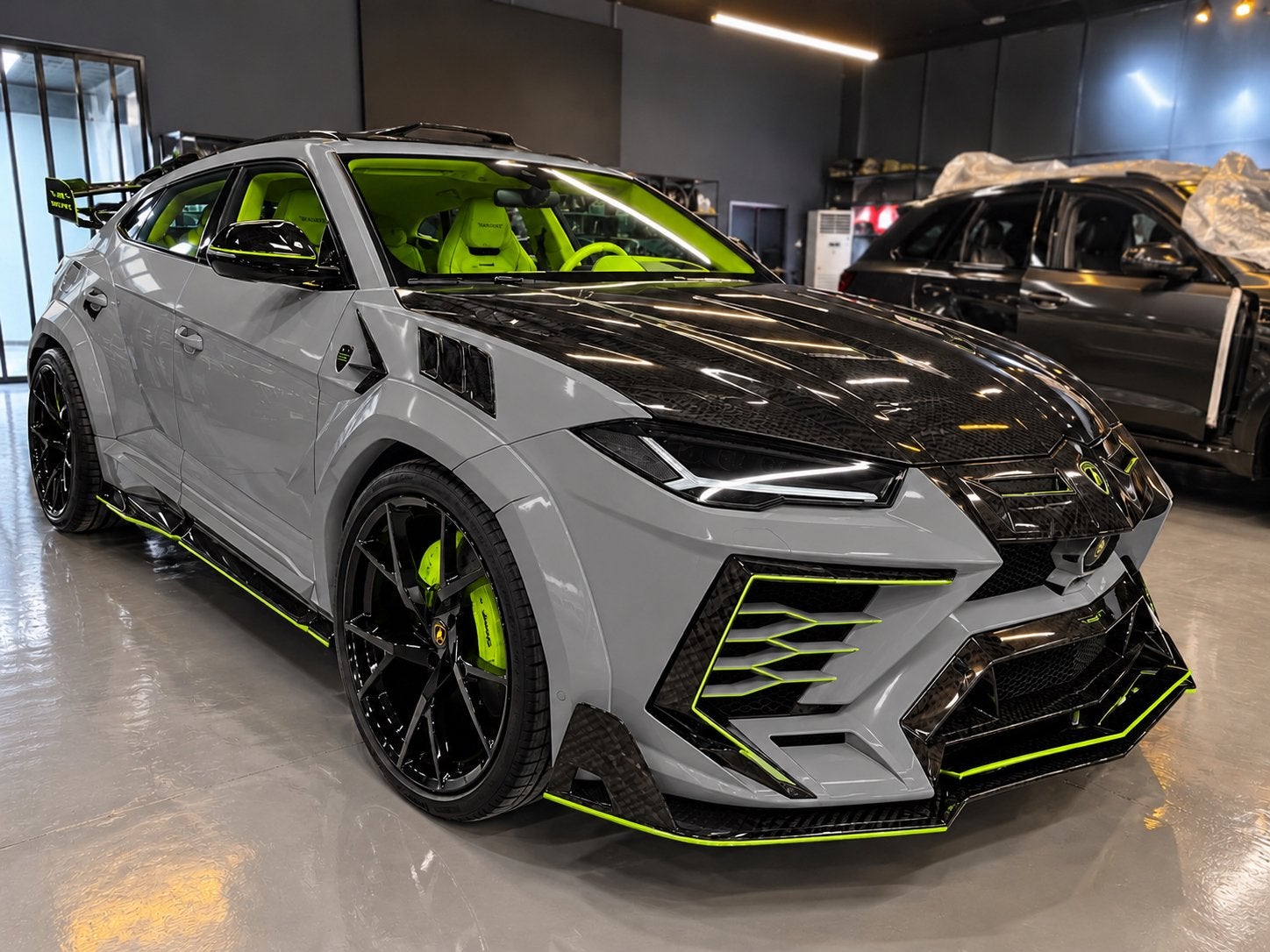 Lamborghini Urus MANSORY Bodykit Carbon Velgen Uitlaat, Ophalen of Verzenden, Nieuw, Voor, Bumper