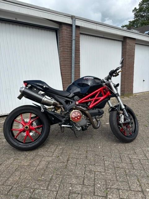Ducati Monster 1100 ABS 2010, Motoren, 2 cilinders, Motorrijbewijs A, Gebruikt, Particulier