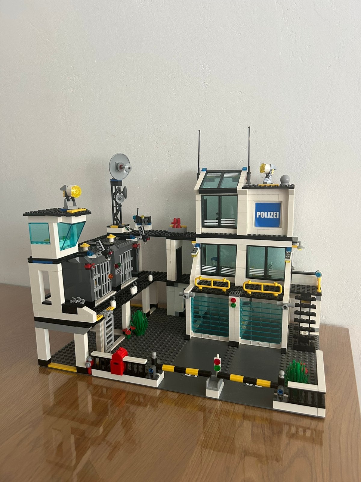 Lego City Politiebureau 7744 - Complete set, Kinderen en Baby's, Speelgoed | Duplo en Lego, City, Lego, Ophalen of Verzenden, Zo goed als nieuw