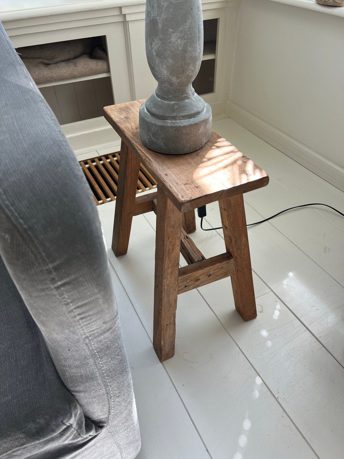 Robuust houten krukje - Perfect voor decoratie of als bijzet, Ophalen, Zo goed als nieuw, Hout