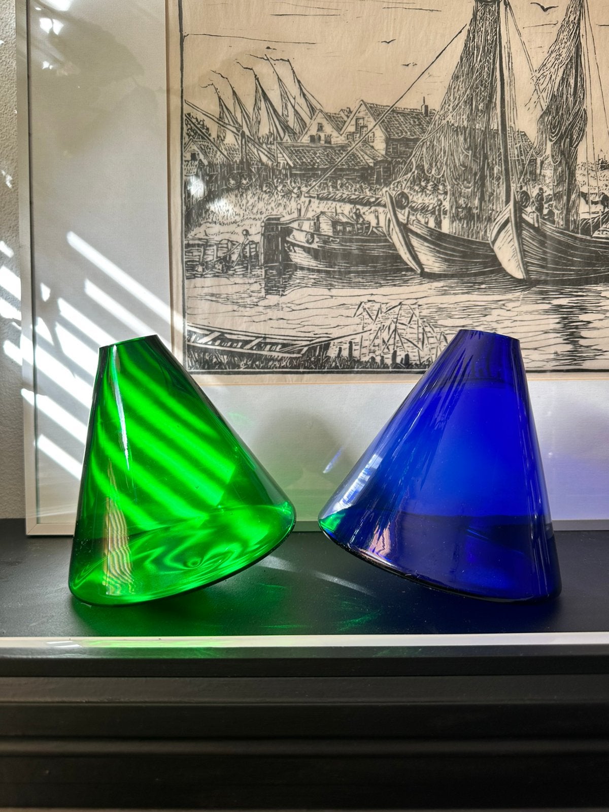 Sculpturale Tuimelvaasjes, Mondgeblazen Kinetisch Glasdesign, Meerkleurig, Vaas, Handgemaakt, 15 cm